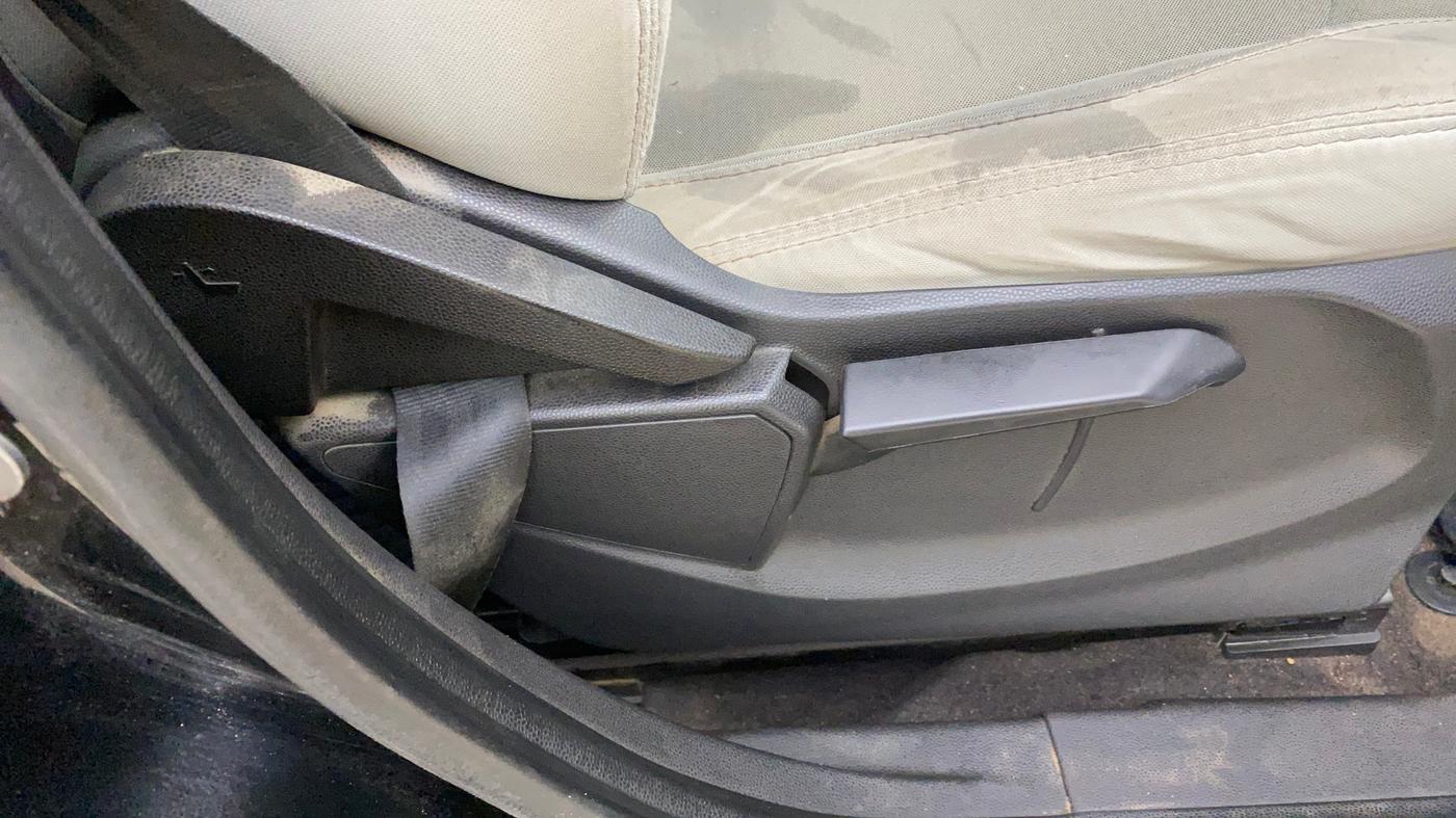 2016 Ford Ecosport TREND 1.5L DIESEL, Diesel, Manual, 1,00,892 km, Driver Side Adjustment Panel