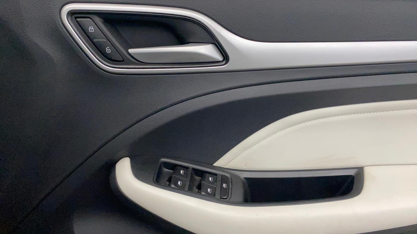 2024 MG ASTOR Select 1.5 CVT (Ivory), Petrol, Automatic, 16,501 km, Driver Side Door Panels Control