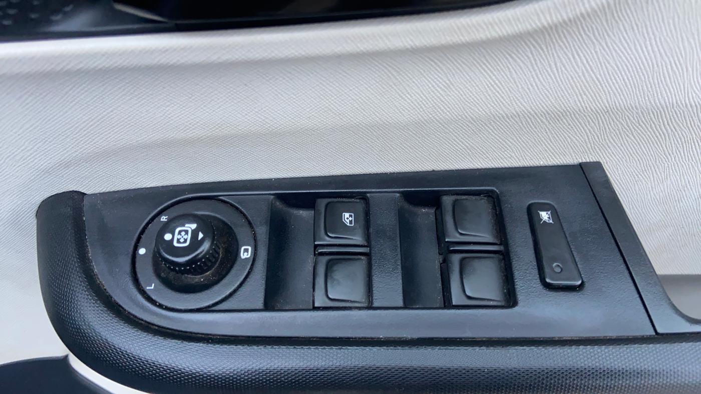 2024 Tata ALTROZ XM PLUS PETROL, Petrol, Manual, 8,236 km, Driver Side Door Panels Control