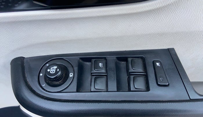 2024 Tata ALTROZ XM PLUS PETROL, Petrol, Manual, 8,236 km, Driver Side Door Panels Control