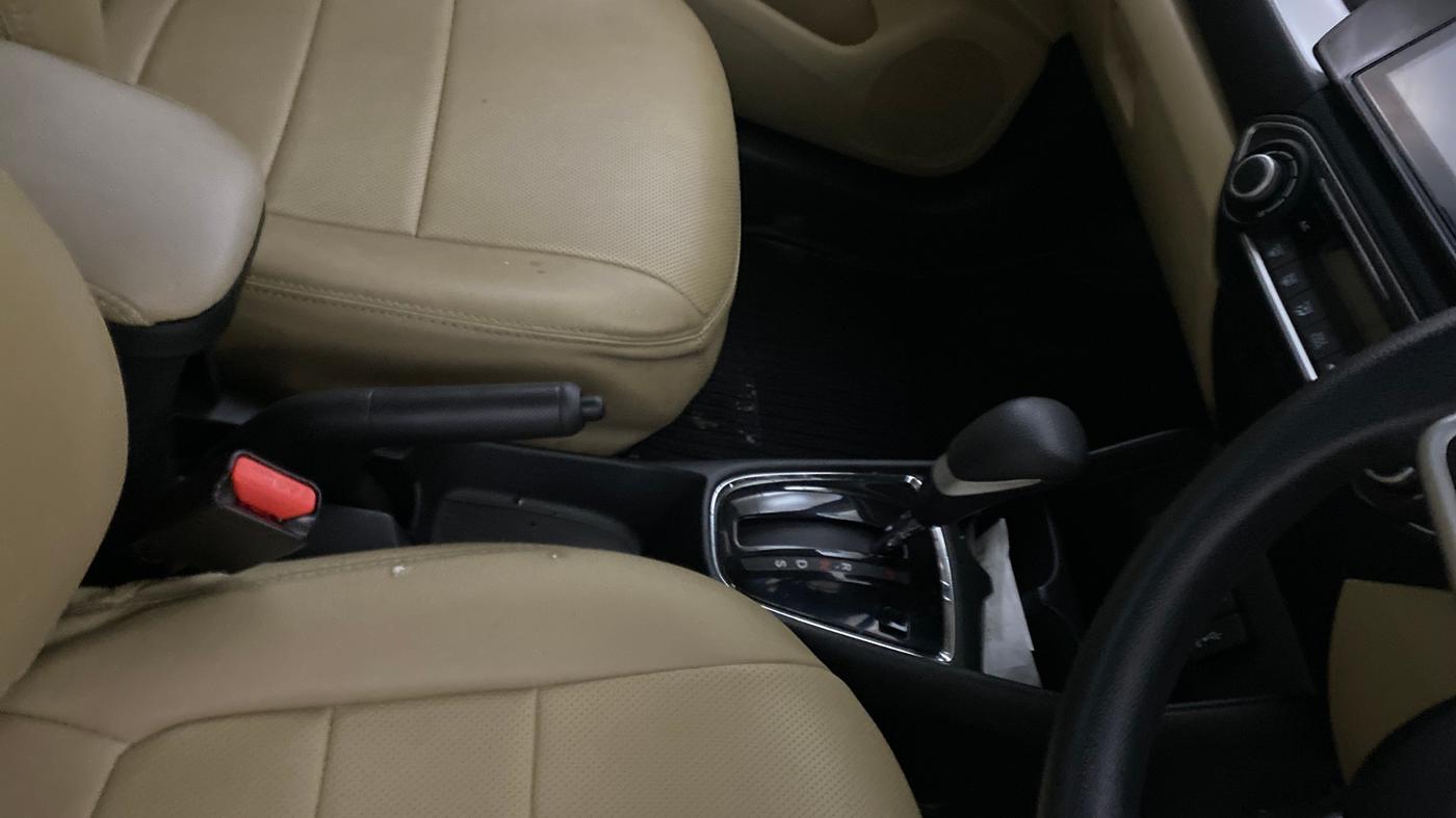 2023 Honda Amaze 1.2L I-VTEC VX CVT, Petrol, Automatic, 23,291 km, Gear Lever