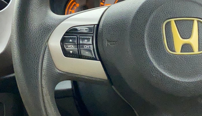 2013 Honda Brio S MT, Petrol, Manual, 76,756 km, Steering wheel - Sound system control not functional