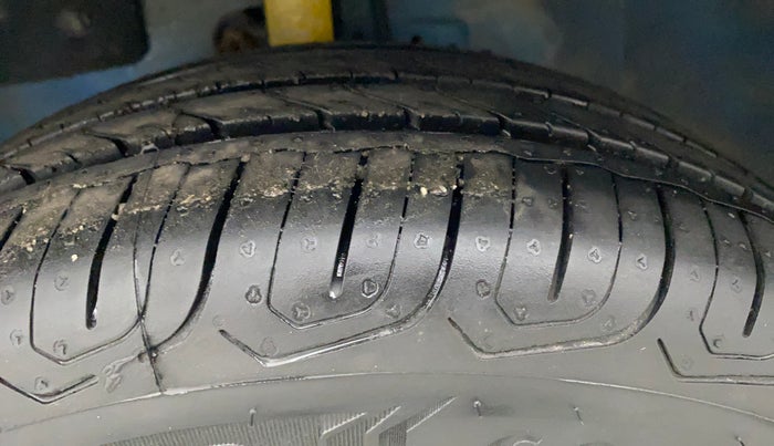 2013 Honda Brio S MT, Petrol, Manual, 76,756 km, Left Front Tyre Tread