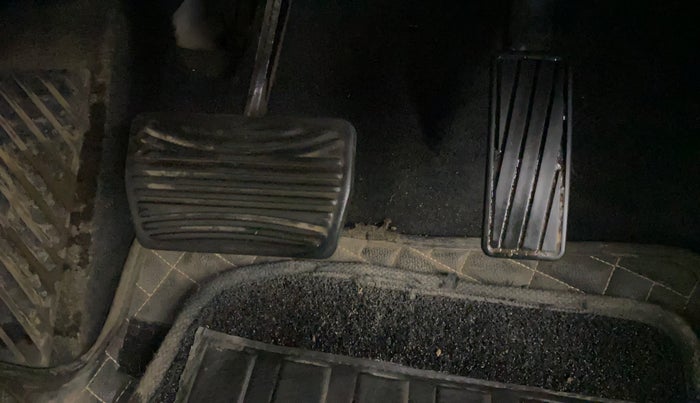 2023 Mahindra XUV300 W8 (O) 1.2 PETROL AMT, Petrol, Automatic, 23,516 km, Pedals