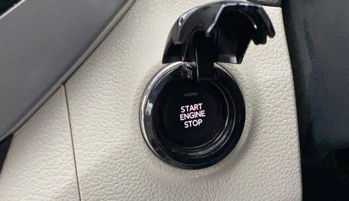 2023 Mahindra XUV300 W8 (O) 1.2 PETROL AMT, Petrol, Automatic, 23,516 km, Keyless Start/ Stop Button