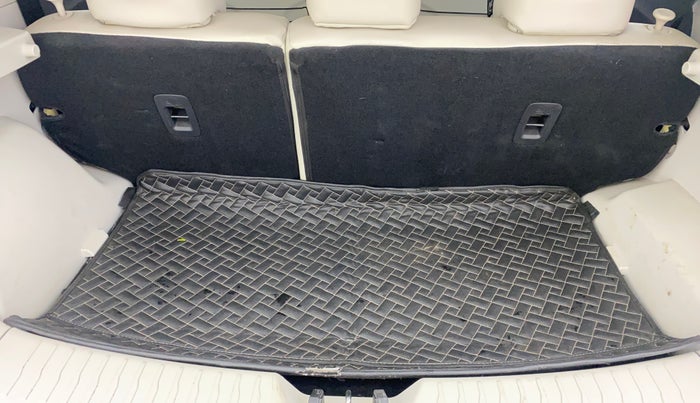 2023 Mahindra XUV300 W8 (O) 1.2 PETROL AMT, Petrol, Automatic, 23,516 km, Boot Inside