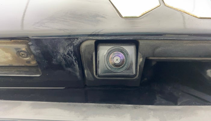 2023 Mahindra XUV300 W8 (O) 1.2 PETROL AMT, Petrol, Automatic, 23,516 km, Parking Camera