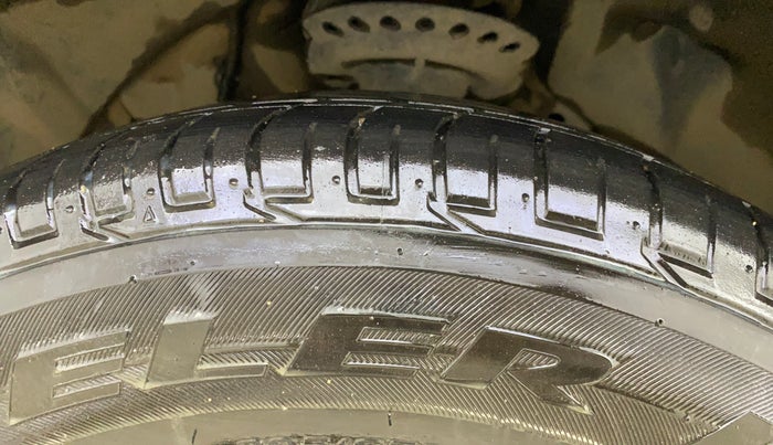 2023 Mahindra XUV300 W8 (O) 1.2 PETROL AMT, Petrol, Automatic, 23,516 km, Left Front Tyre Tread