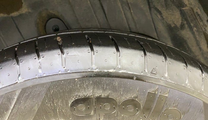 2023 Mahindra XUV300 W8 (O) 1.2 PETROL AMT, Petrol, Automatic, 23,516 km, Left Rear Tyre Tread