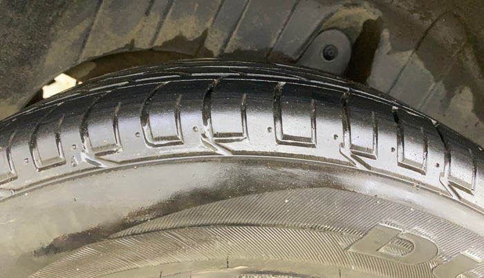 2023 Mahindra XUV300 W8 (O) 1.2 PETROL AMT, Petrol, Automatic, 23,516 km, Right Rear Tyre Tread