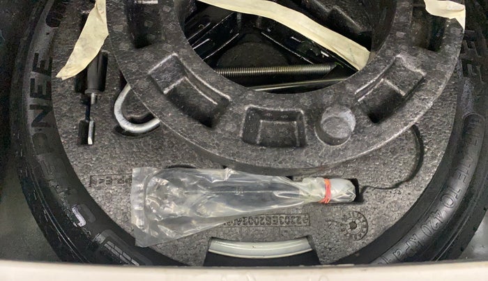 2023 Mahindra XUV300 W8 (O) 1.2 PETROL AMT, Petrol, Automatic, 23,516 km, Spare Tyre