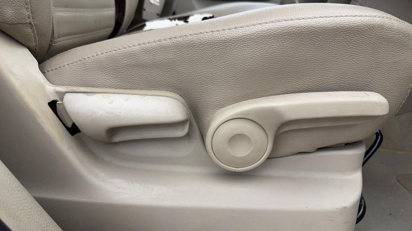 2015 Maruti Ertiga ZXI+, Petrol, Manual, 18,842 km, Driver Side Adjustment Panel