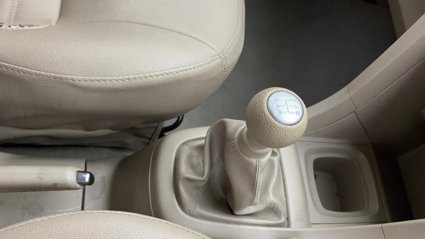 2015 Maruti Ertiga ZXI+, Petrol, Manual, 18,842 km, Gear Lever