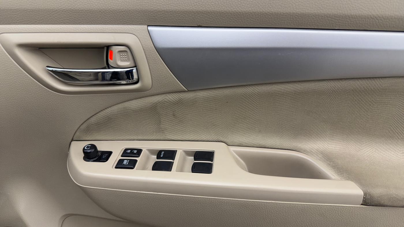2015 Maruti Ertiga ZXI+, Petrol, Manual, 18,842 km, Driver Side Door Panels Control