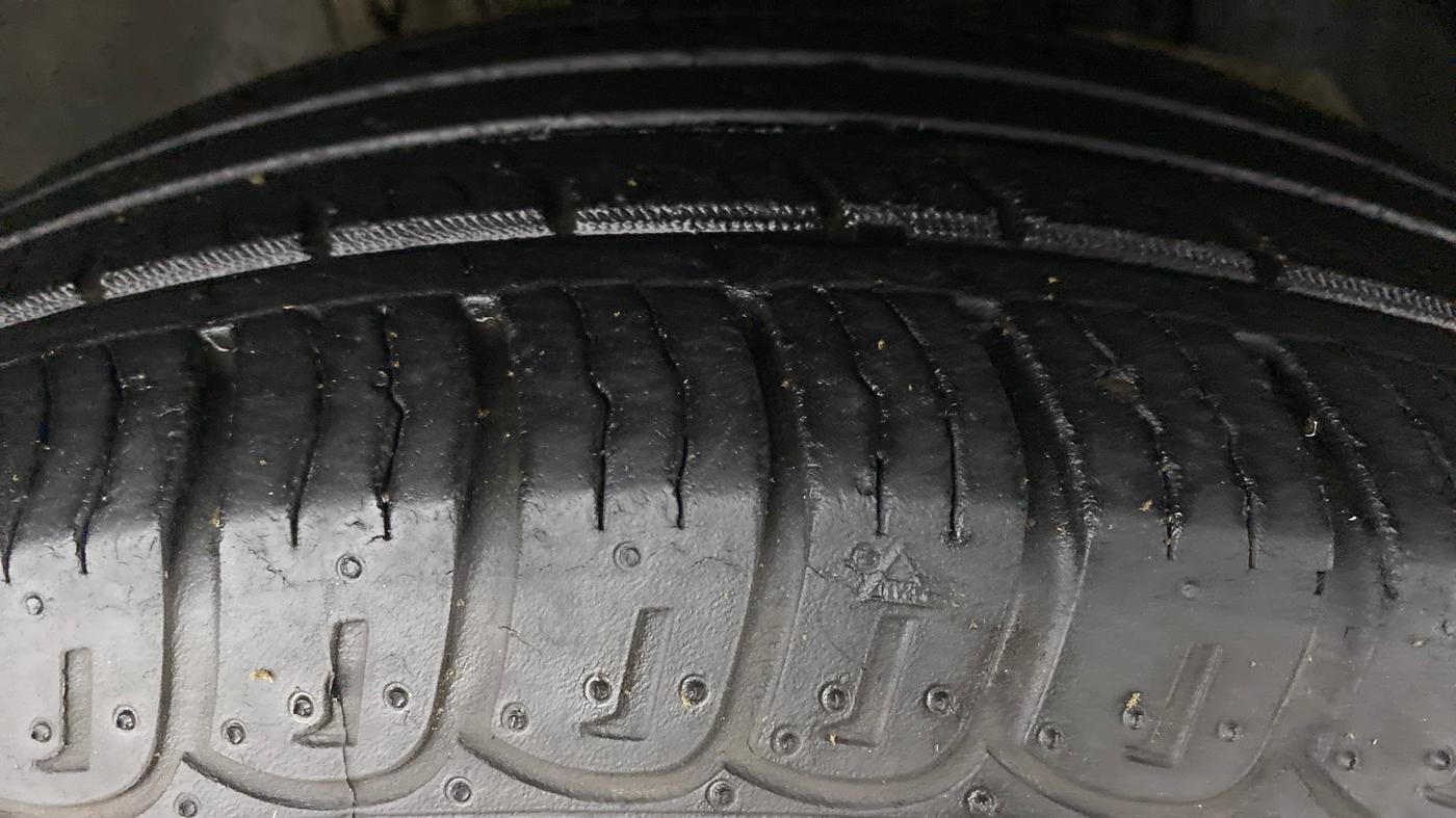 2019 Mahindra XUV500 W9 AT, Diesel, Automatic, 34,625 km, Right Front Tyre Tread