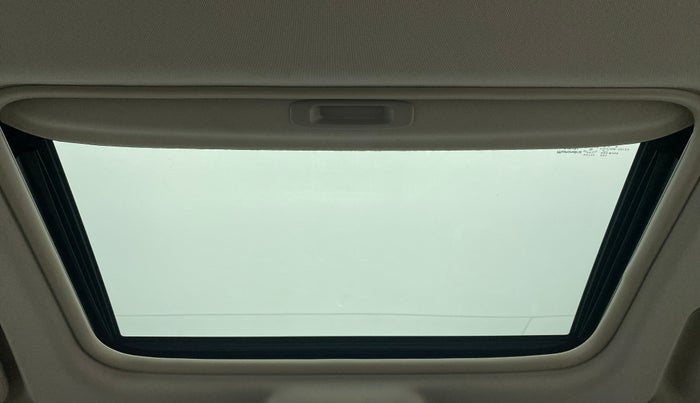 2019 Mahindra XUV500 W9 AT, Diesel, Automatic, 34,625 km, Moonroof/ Sunroof