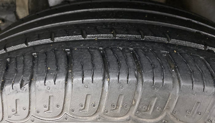 2019 Mahindra XUV500 W9 AT, Diesel, Automatic, 34,625 km, Right Rear Tyre Tread