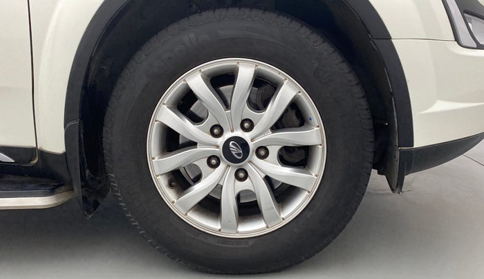 2019 Mahindra XUV500 W9 AT, Diesel, Automatic, 34,625 km, Right Front Wheel