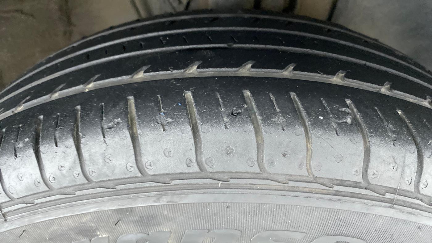 2020 Hyundai VENUE S MT 1.2 KAPPA, Petrol, Manual, 27,313 km, Right Rear Tyre Tread