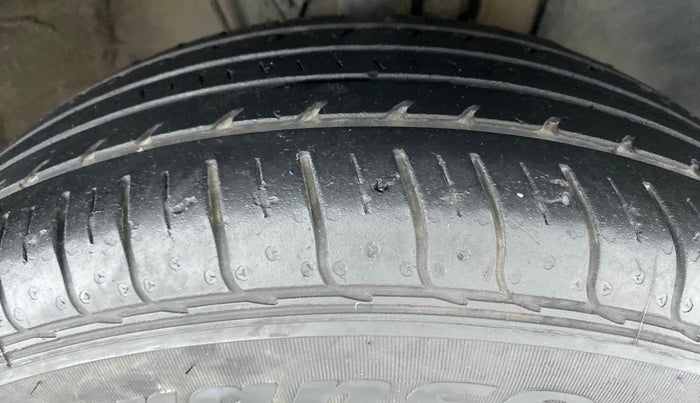 2020 Hyundai VENUE S MT 1.2 KAPPA, Petrol, Manual, 27,313 km, Right Rear Tyre Tread