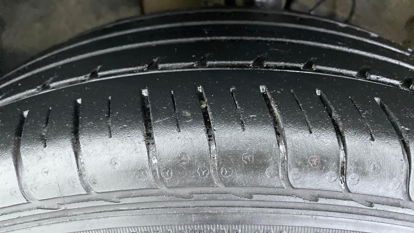 2020 Hyundai VENUE S MT 1.2 KAPPA, Petrol, Manual, 27,313 km, Left Front Tyre Tread