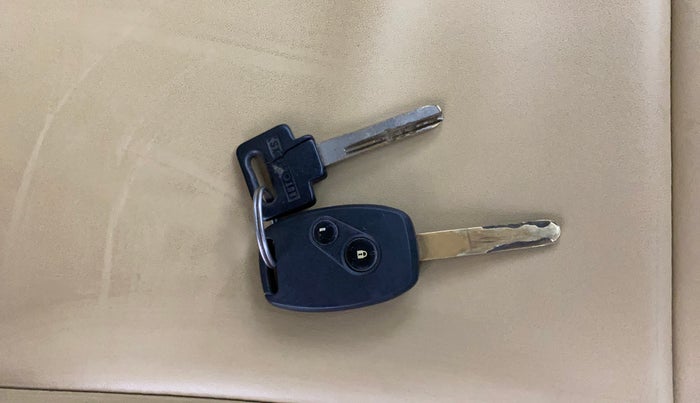 2014 Honda Amaze 1.2L I-VTEC S, Petrol, Manual, 94,432 km, Key Close Up