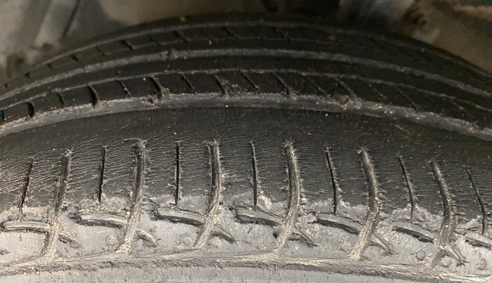 2015 Maruti Ciaz ZXI, Petrol, Manual, 45,748 km, Left Front Tyre Tread