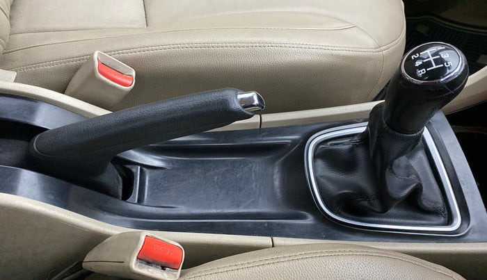 2015 Maruti Ciaz ZXI, Petrol, Manual, 45,748 km, Gear Lever