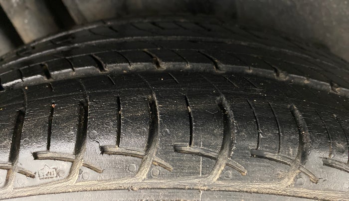 2015 Maruti Ciaz ZXI, Petrol, Manual, 45,748 km, Right Rear Tyre Tread