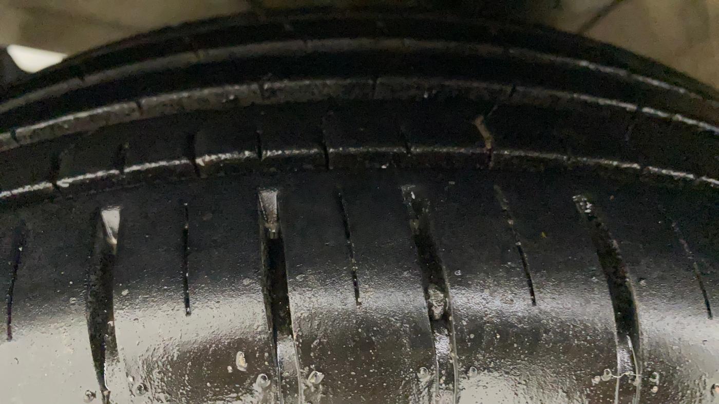 2019 Maruti Swift ZXI AMT, Petrol, Automatic, 22,388 km, Left Front Tyre Tread
