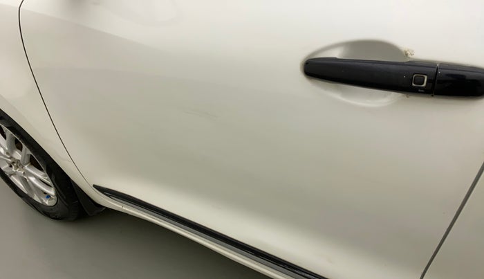2019 Maruti Swift ZXI AMT, Petrol, Automatic, 22,388 km, Front passenger door - Slightly dented
