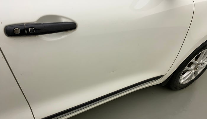 2019 Maruti Swift ZXI AMT, Petrol, Automatic, 22,388 km, Driver-side door - Slightly dented