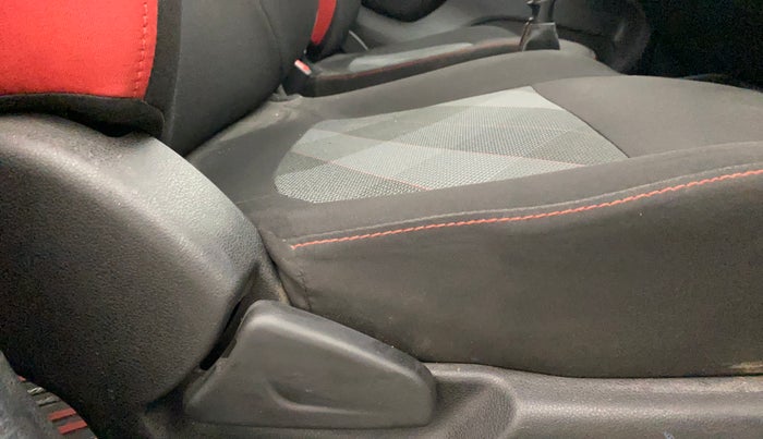 2021 Renault Kwid RXT 1.0 (O), Petrol, Manual, 33,625 km, Driver Side Adjustment Panel