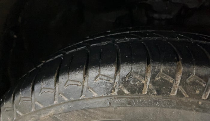 2015 Hyundai Elite i20 SPORTZ 1.2, Petrol, Manual, 70,461 km, Right Front Tyre Tread