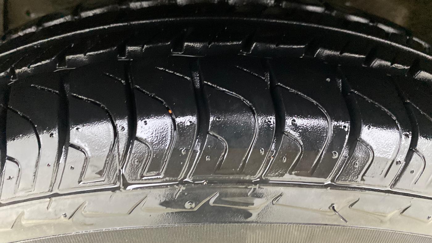 2017 Maruti Swift VXI, Petrol, Manual, 45,756 km, Left Front Tyre Tread