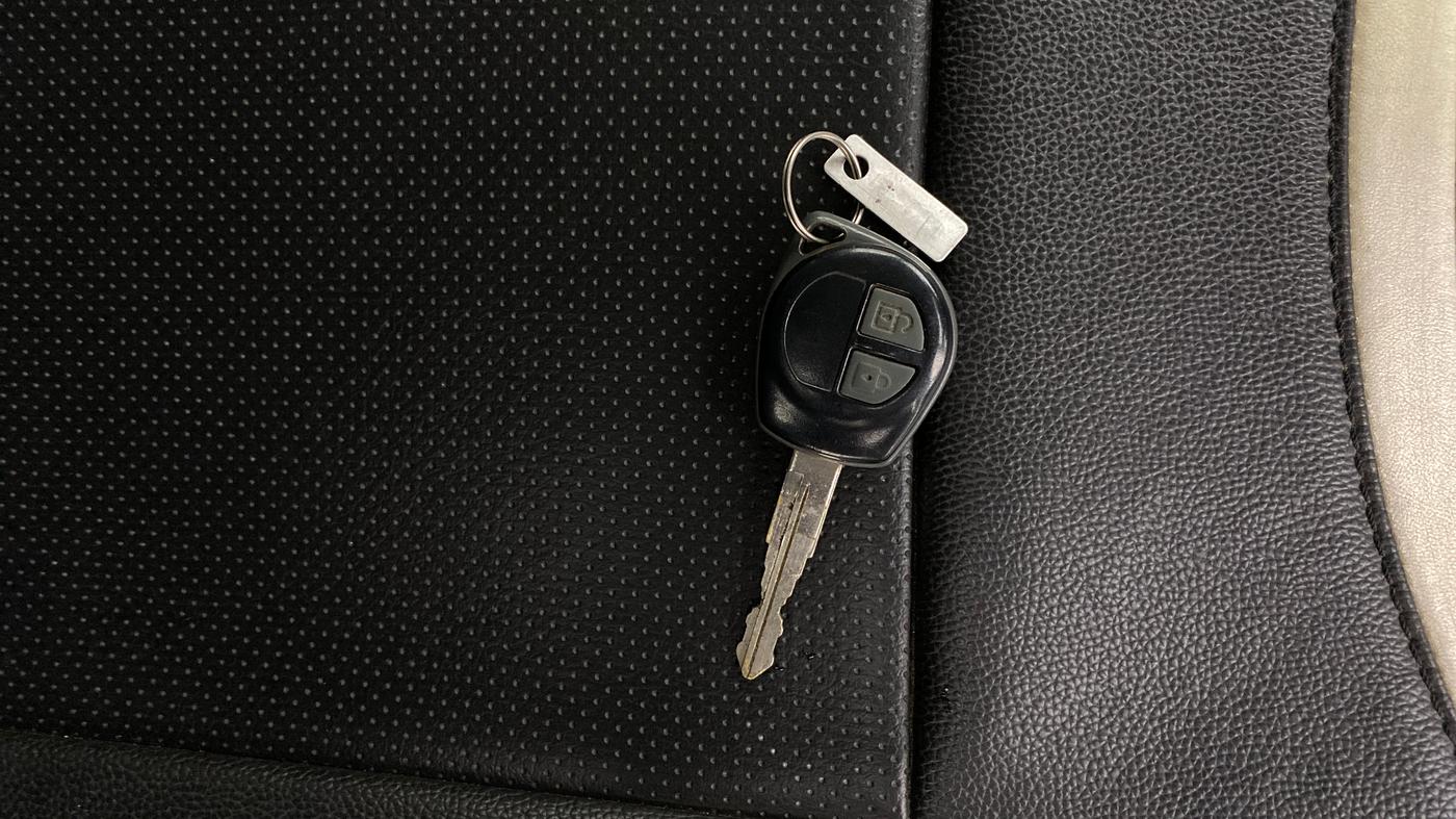 2017 Maruti Swift VXI, Petrol, Manual, 45,756 km, Key Close Up