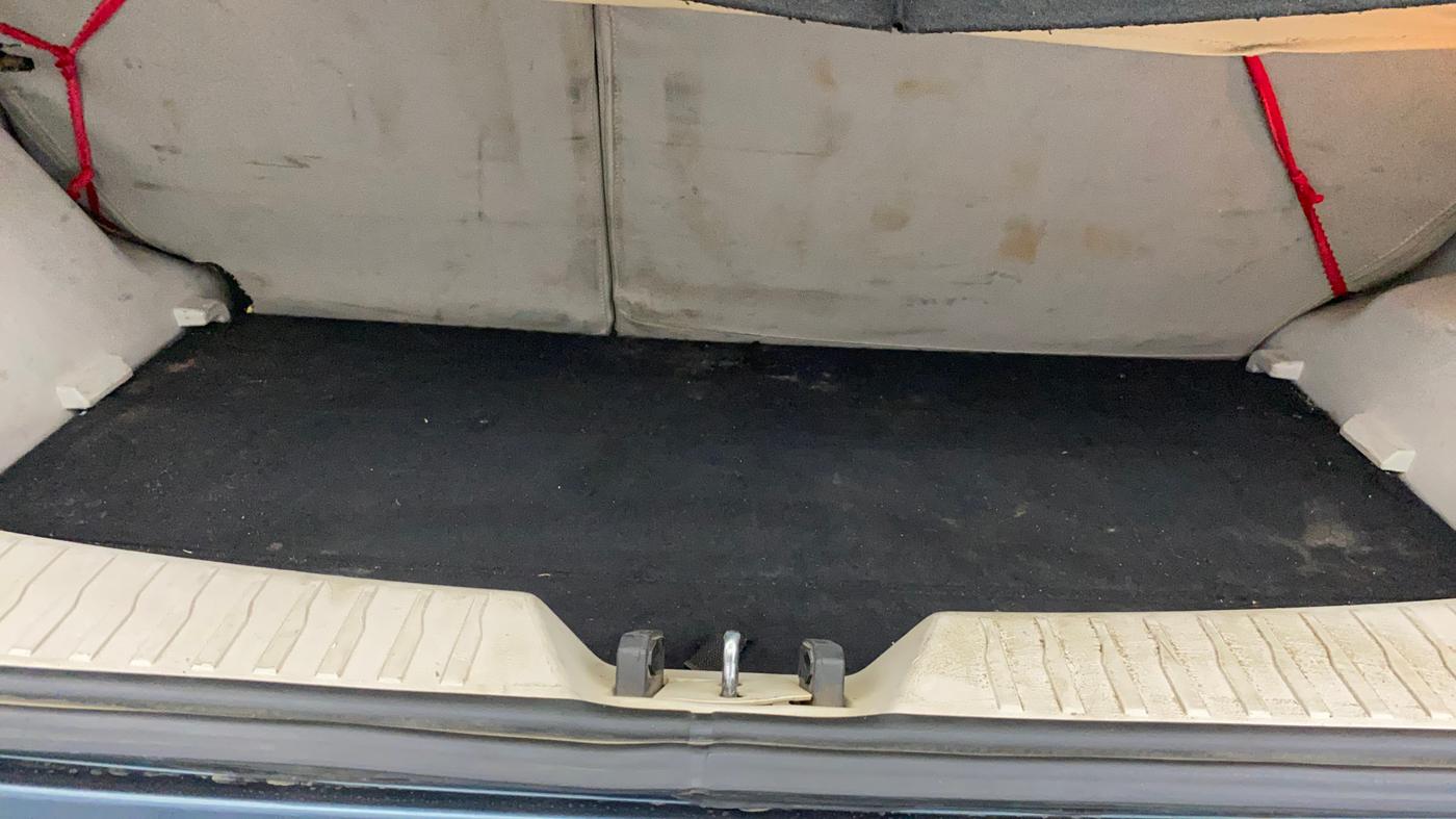 2019 Mahindra XUV300 W8 1.5 DIESEL, Diesel, Manual, 84,136 km, Boot Inside