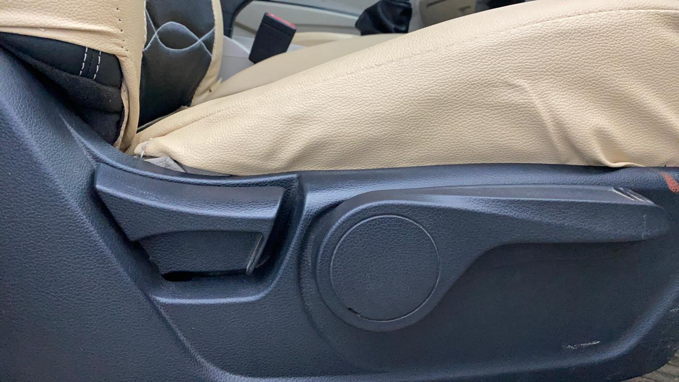 2019 Mahindra XUV300 W8 1.5 DIESEL, Diesel, Manual, 84,136 km, Driver Side Adjustment Panel