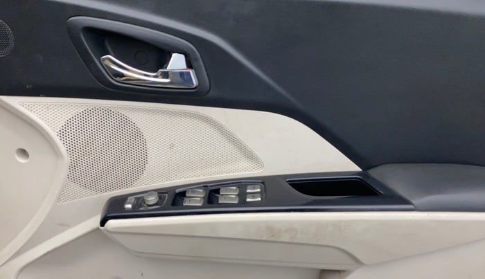 2019 Mahindra XUV300 W8 1.5 DIESEL, Diesel, Manual, 84,079 km, Driver Side Door Panels Control