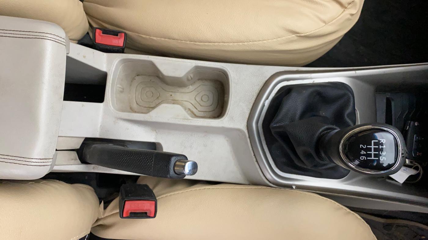 2019 Mahindra XUV300 W8 1.5 DIESEL, Diesel, Manual, 84,136 km, Gear Lever