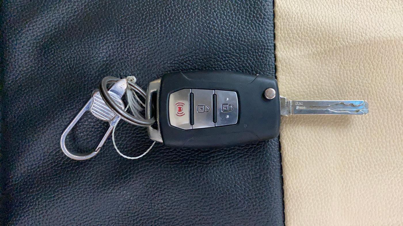 2019 Mahindra XUV300 W8 1.5 DIESEL, Diesel, Manual, 84,136 km, Key Close Up
