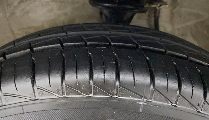 2017 Maruti Alto 800 LXI, Petrol, Manual, 14,334 km, Left Front Tyre Tread