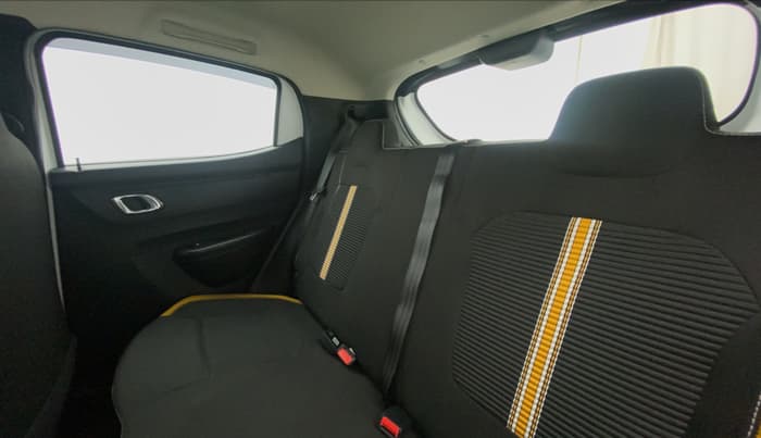 2022 Renault Kwid CLIMBER 1.0 AMT (O) DUAL TONE, Petrol, Automatic, 4,777 km, Right Side Rear Door Cabin