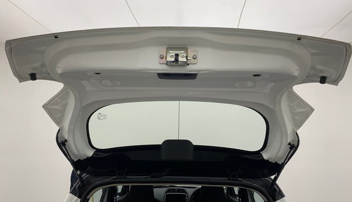 2022 Renault Kwid CLIMBER 1.0 AMT (O) DUAL TONE, Petrol, Automatic, 4,777 km, Boot Door Open