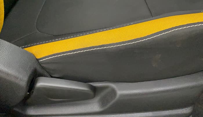 2022 Renault Kwid CLIMBER 1.0 AMT (O) DUAL TONE, Petrol, Automatic, 4,777 km, Driver Side Adjustment Panel