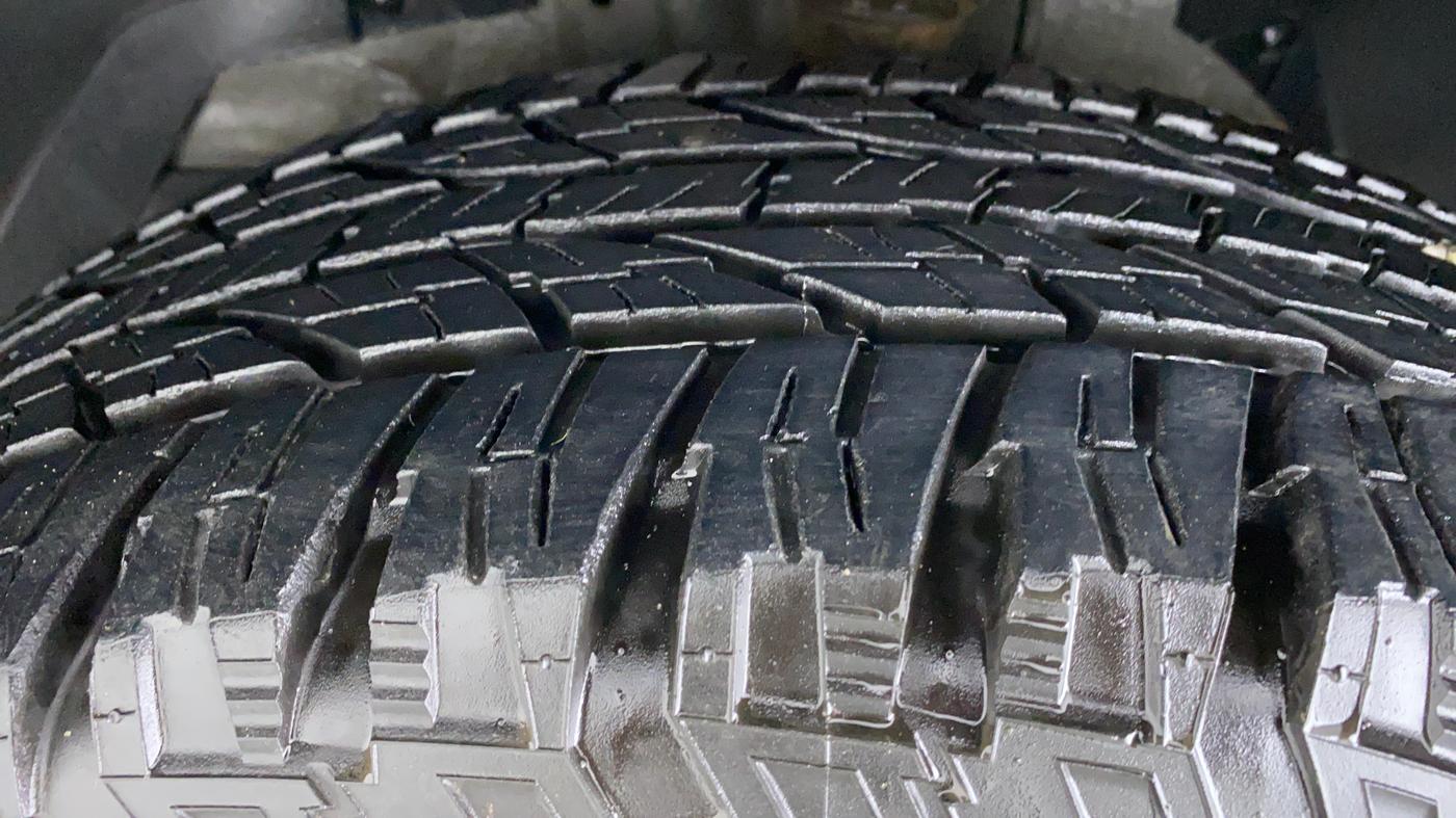 2015 Mahindra XUV500 W4, Diesel, Manual, 65,008 km, Left Front Tyre Tread