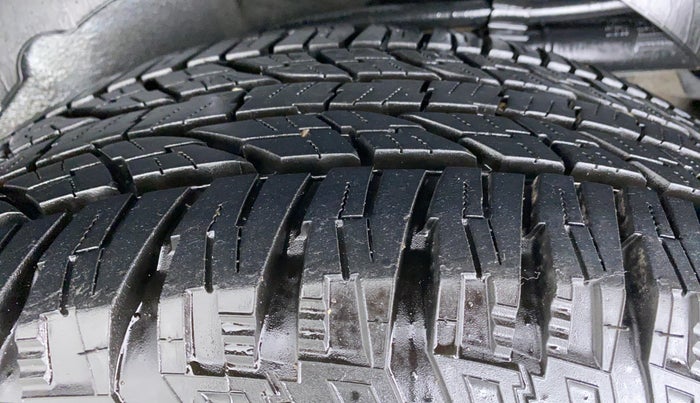 2015 Mahindra XUV500 W4, Diesel, Manual, 65,008 km, Left Rear Tyre Tread