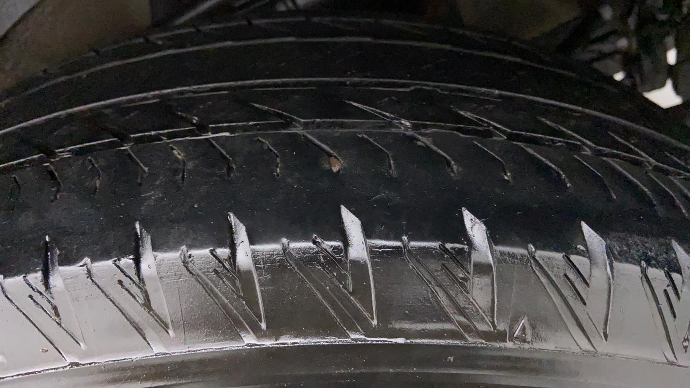 2019 Mahindra XUV500 W11 (O) AT, Diesel, Automatic, 37,939 km, Left Front Tyre Tread