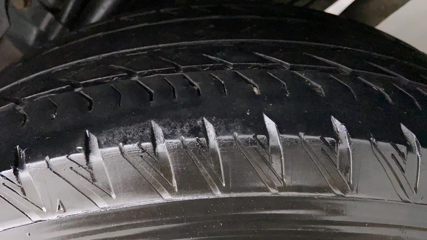 2019 Mahindra XUV500 W11 (O) AT, Diesel, Automatic, 37,939 km, Left Rear Tyre Tread