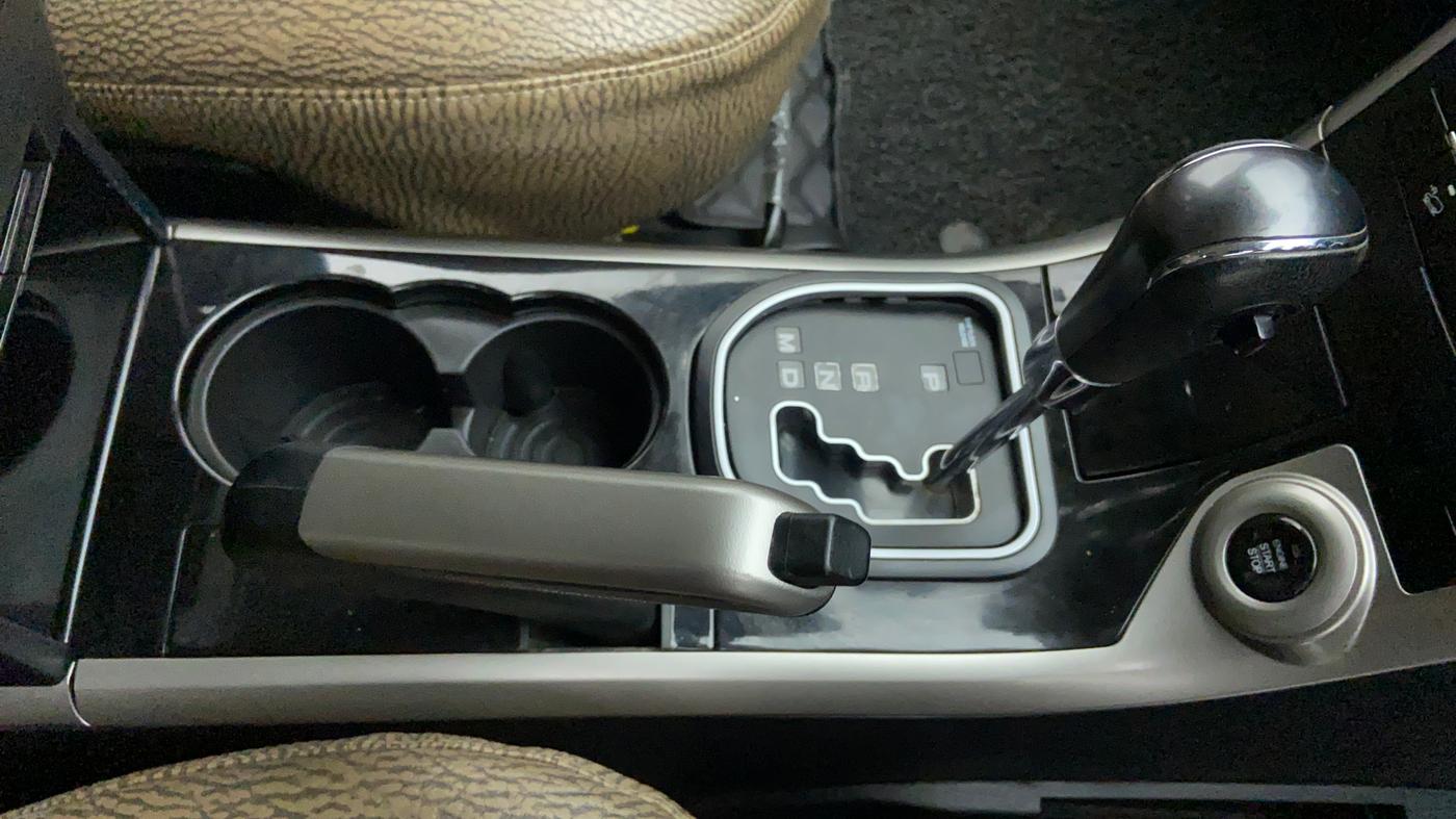 2019 Mahindra XUV500 W11 (O) AT, Diesel, Automatic, 37,939 km, Gear Lever